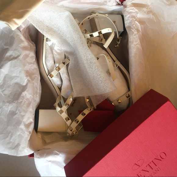 SOLD Valentino Rockstud City Heel Sandal in Cream - Picture 5 of 8